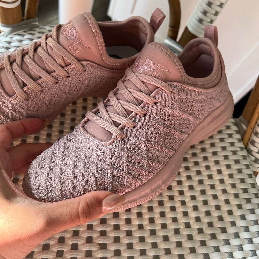 APL Technoloom Phantom women’s sneakers size 7 PINK